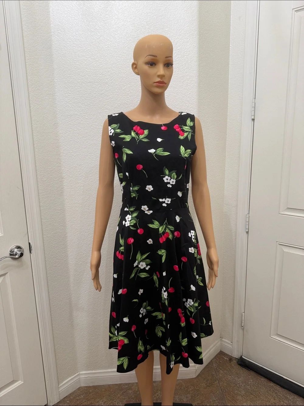 Ihot Sz Medium Sleeveless Black Fit Flare Midi Dress Red Cherry Green Leaf Print